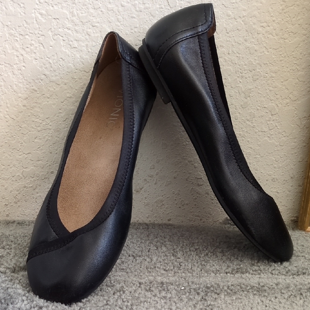 Vionic Women's Black Ballet Flats